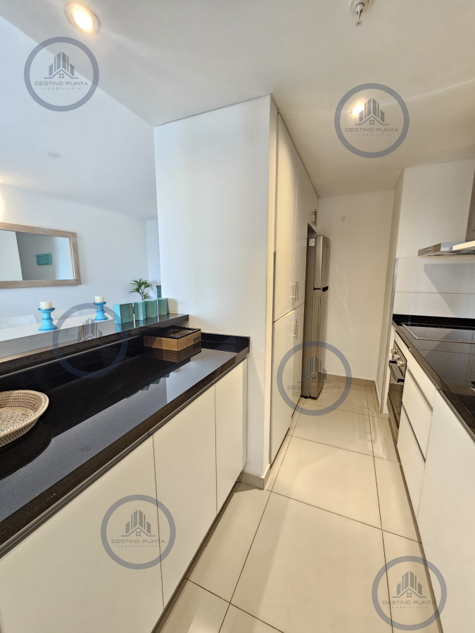 Apartamento ID.3064 - Apartamento de 2 Dormitorios en Playa Brava con Vista al Mar