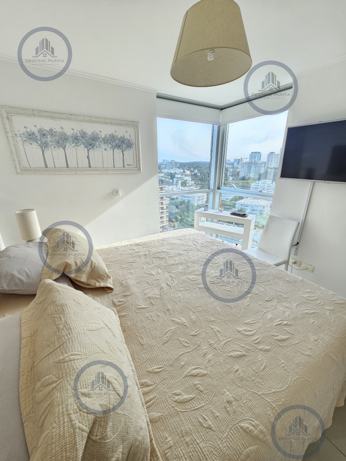 Apartamento ID.3064 - Apartamento de 2 Dormitorios en Playa Brava con Vista al Mar