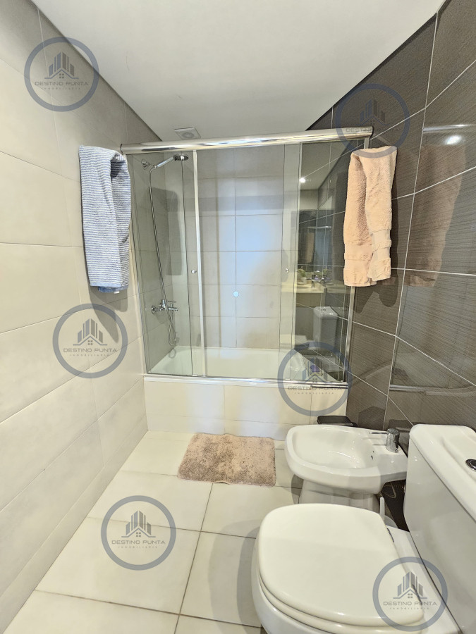 Apartamento ID.3064 - Apartamento de 2 Dormitorios en Playa Brava con Vista al Mar