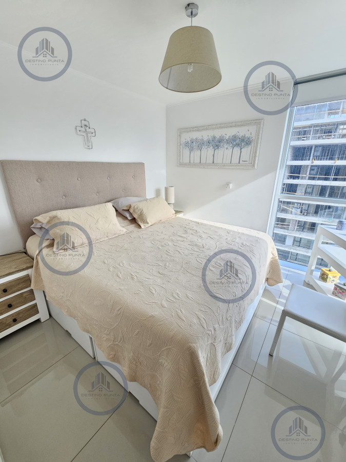 Apartamento ID.3064 - Apartamento de 2 Dormitorios en Playa Brava con Vista al Mar