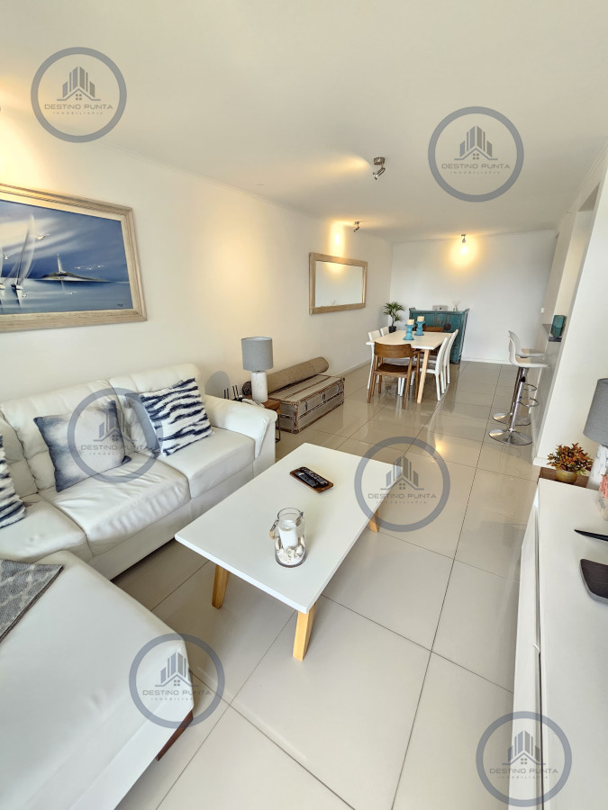 Apartamento ID.3064 - Apartamento de 2 Dormitorios en Playa Brava con Vista al Mar