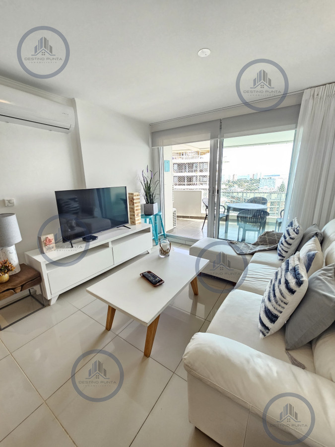 Apartamento ID.3064 - Apartamento de 2 Dormitorios en Playa Brava con Vista al Mar