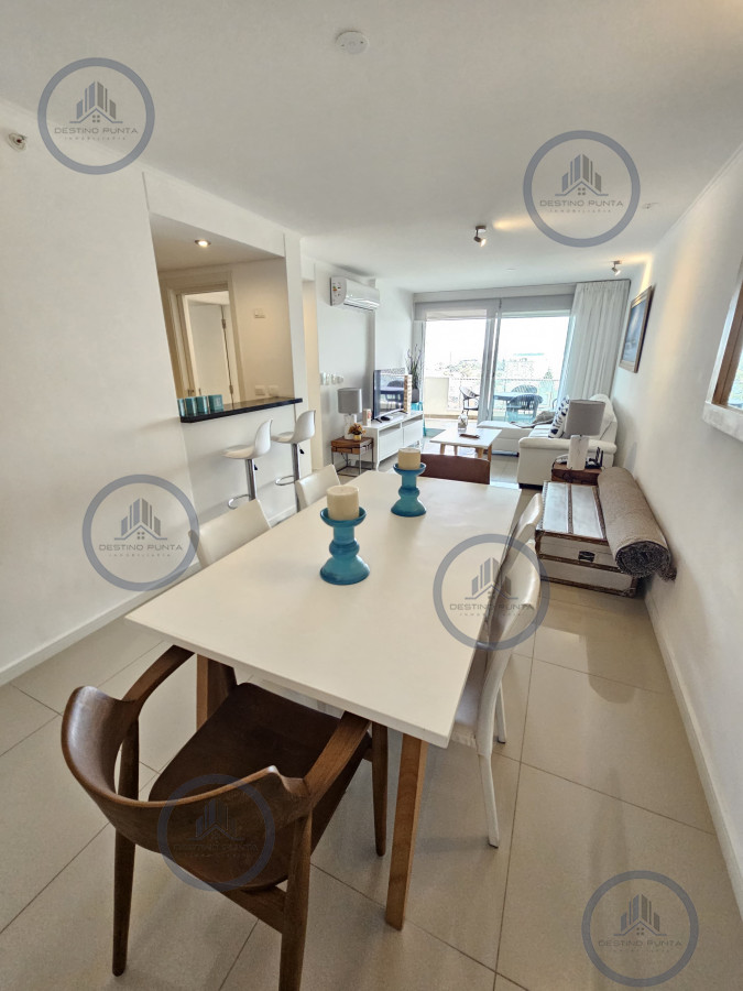 Apartamento ID.3064 - Apartamento de 2 Dormitorios en Playa Brava con Vista al Mar