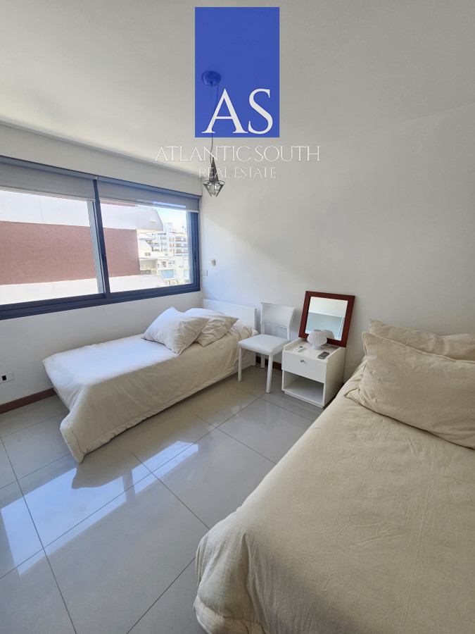 Apartamento ID.4212 - Oportunidad apartamento 2 dormitorios torre de categoría terraza garage Playa BRava Punta del Este