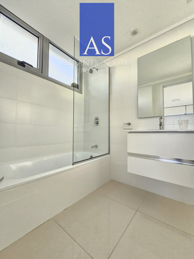 Apartamento ID.4241 - Oportunidad planta cómoda y moderna con gran terraza y garage 2 dormitorios Punta del Este