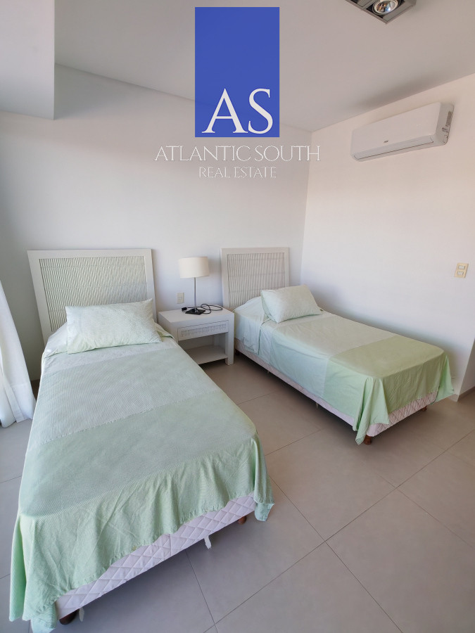 Apartamento ID.4644 - Apartamento moderno primera linea Playa Brava 3 dormitorios Punta del Este