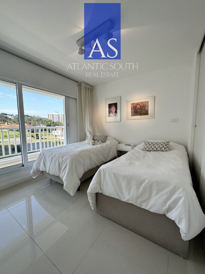 Apartamento ID.4403 - Apartamento 3 dormitorios moderno en primera línea frente al mar Playa Mansa