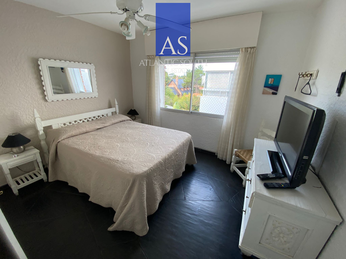 Apartamento ID.4569 - Apartamento 1 dormitorio primera línea con cochera Playa Mansa - Punta del Este   