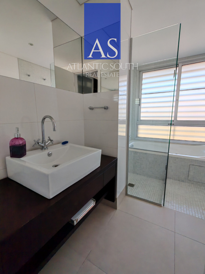 Apartamento ID.4644 - Apartamento moderno primera linea Playa Brava 3 dormitorios Punta del Este