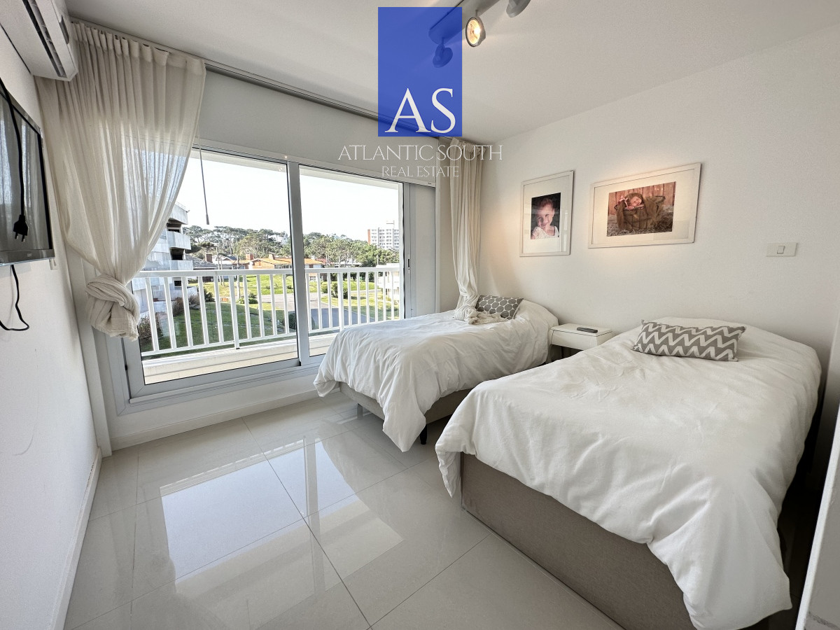 Apartamento ID.4403 - Apartamento 3 dormitorios moderno en primera línea frente al mar Playa Mansa