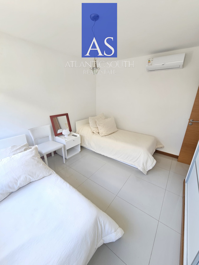 Apartamento ID.4212 - Oportunidad apartamento 2 dormitorios torre de categoría terraza garage Playa BRava Punta del Este