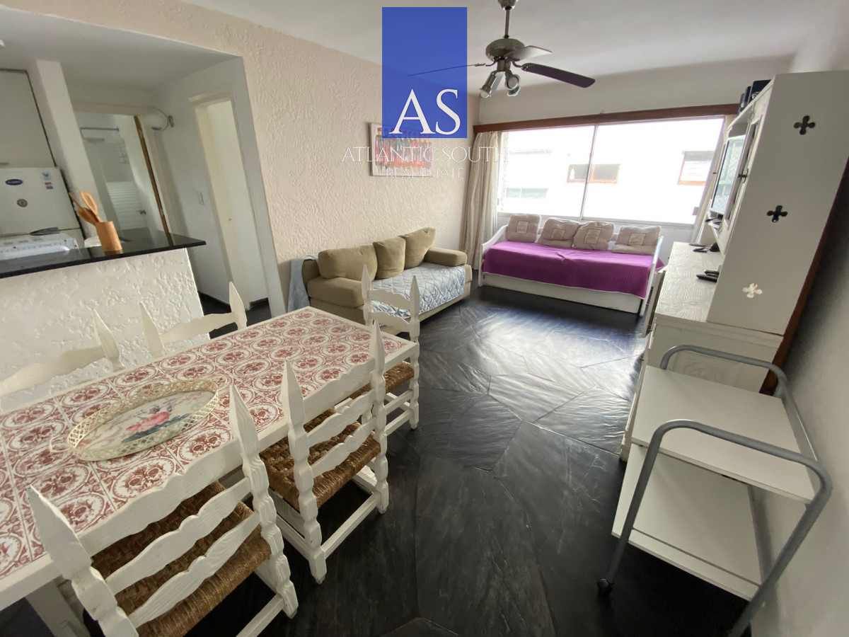 Apartamento ID.4569 - Apartamento 1 dormitorio primera línea con cochera Playa Mansa - Punta del Este   