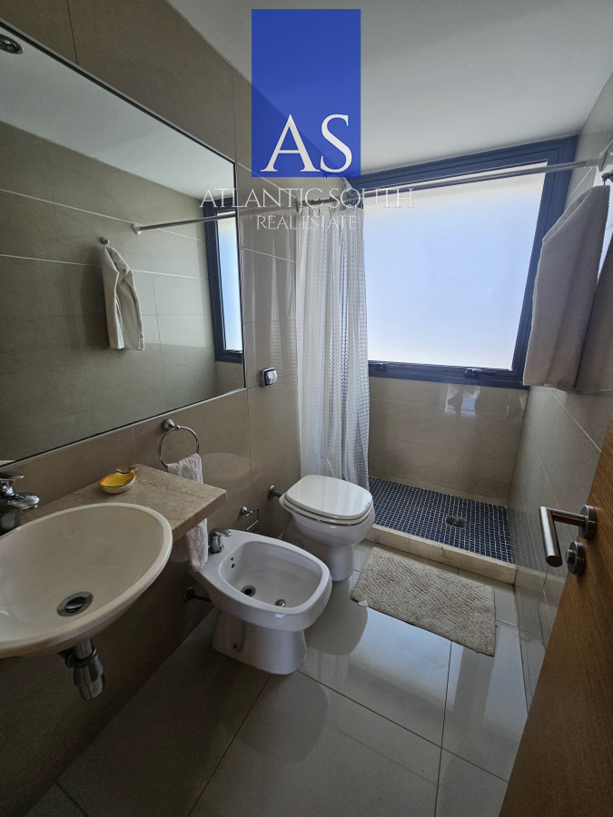 Apartamento ID.4212 - Oportunidad apartamento 2 dormitorios torre de categoría terraza garage Playa BRava Punta del Este