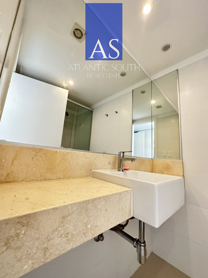 Apartamento ID.4403 - Apartamento 3 dormitorios moderno en primera línea frente al mar Playa Mansa