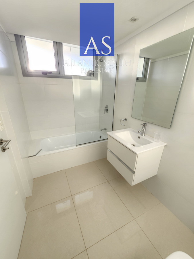 Apartamento ID.4241 - Oportunidad planta cómoda y moderna con gran terraza y garage 2 dormitorios Punta del Este