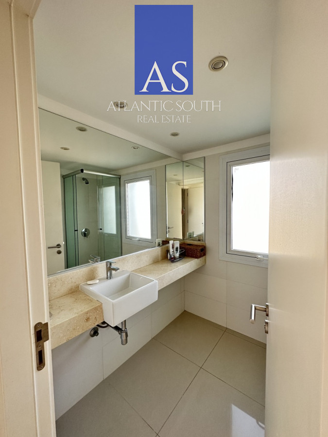 Apartamento ID.4403 - Apartamento 3 dormitorios moderno en primera línea frente al mar Playa Mansa