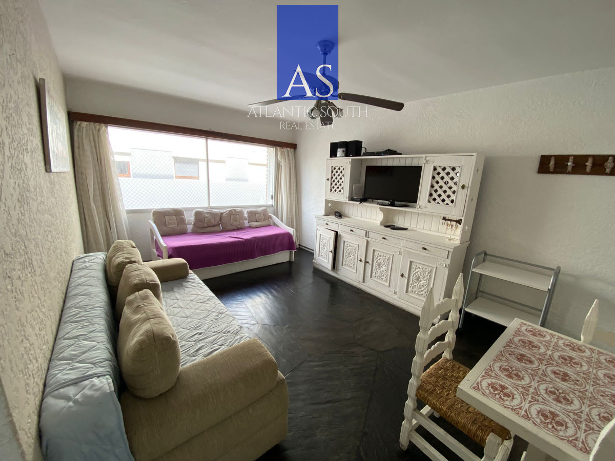 Apartamento ID.4569 - Apartamento 1 dormitorio primera línea con cochera Playa Mansa - Punta del Este   