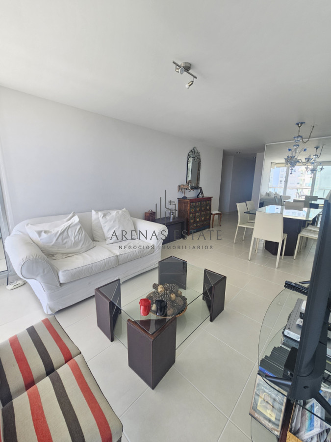 Apartamento ID.3812 - Apartamento de dos dormitorios en venta en Seasons Tower 