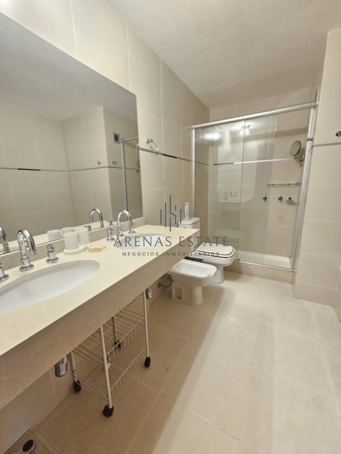 Apartamento ID.3812 - Apartamento de dos dormitorios en venta en Seasons Tower 