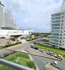 Apartamento de dos dormitorios en venta en Seasons Tower