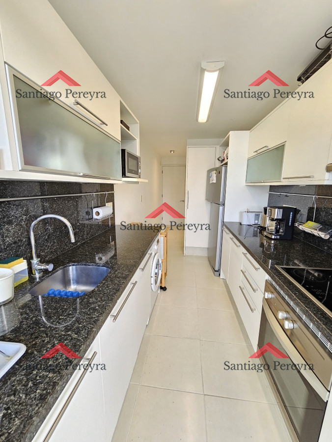 Apartamento ID.16758 - Hermoso apartamento en playa mansa de 2 dormitorios y dependencia