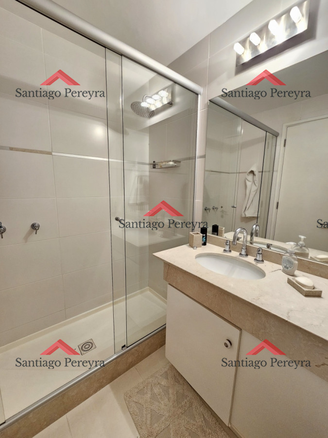 Apartamento ID.16758 - Hermoso apartamento en playa mansa de 2 dormitorios y dependencia