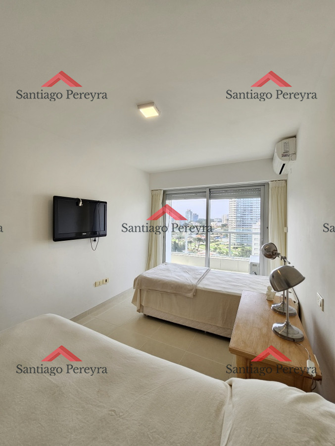 Apartamento ID.16758 - Hermoso apartamento en playa mansa de 2 dormitorios y dependencia
