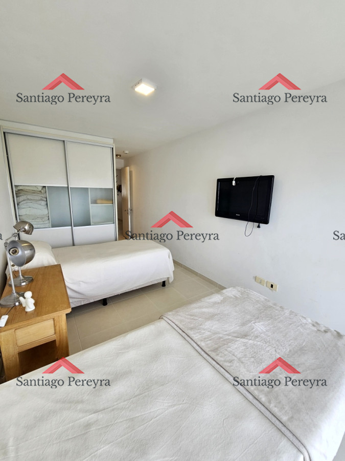 Apartamento ID.16758 - Hermoso apartamento en playa mansa de 2 dormitorios y dependencia