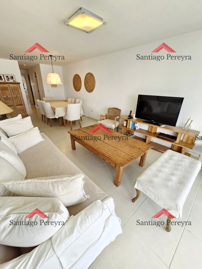 Apartamento ID.16758 - Hermoso apartamento en playa mansa de 2 dormitorios y dependencia