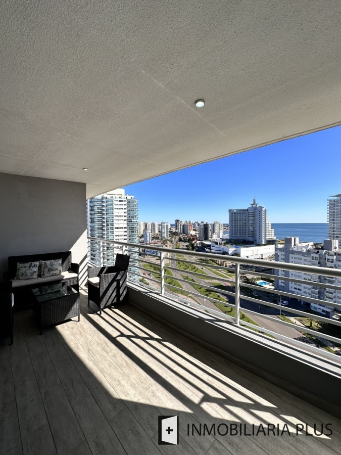 Apartamento ID.885 - Venta de apartamento en Punta del este con Servicio de Playa , Sauna ,Piscina Climatizada, 2 Dormitorios 3 Baños y más