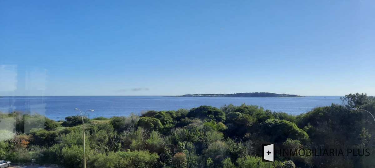Apartamento ID.870 - Venta de Apartamento en Playa Mansa Frente al Mar de Punta del Este con 2 Dormitorios 2 Baños
