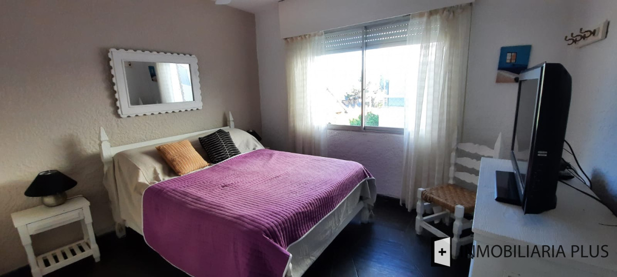 Apartamento ID.870 - Venta de Apartamento en Playa Mansa Frente al Mar de Punta del Este con 2 Dormitorios 2 Baños