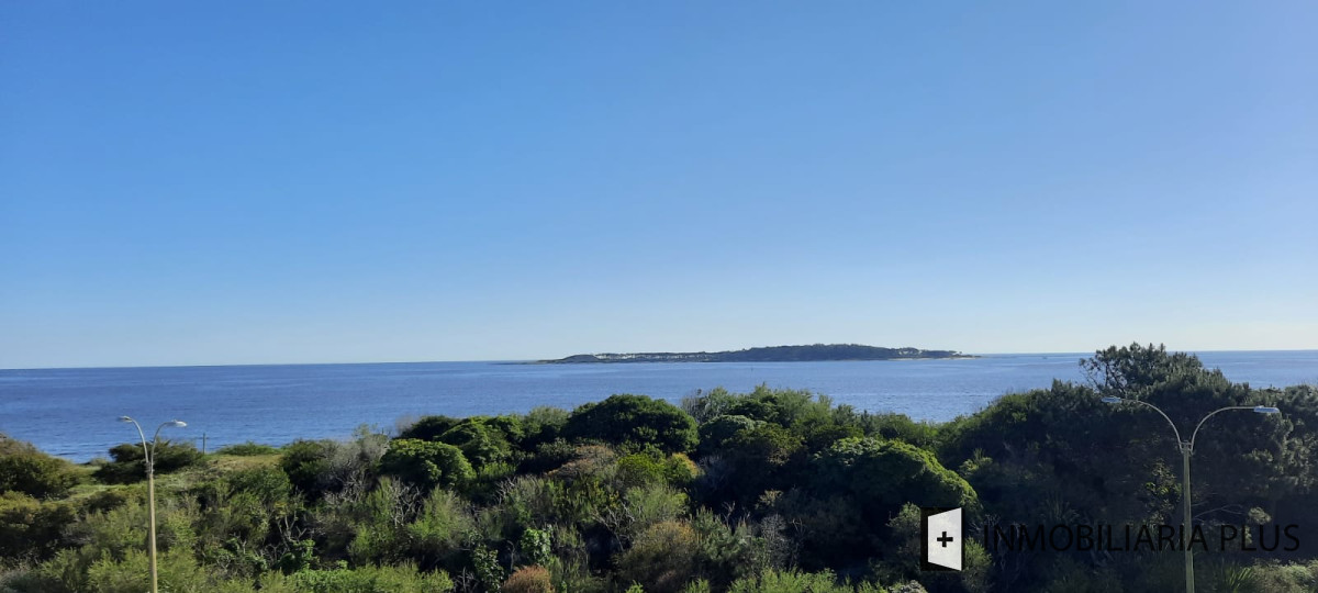 Apartamento ID.870 - Venta de Apartamento en Playa Mansa Frente al Mar de Punta del Este con 2 Dormitorios 2 Baños