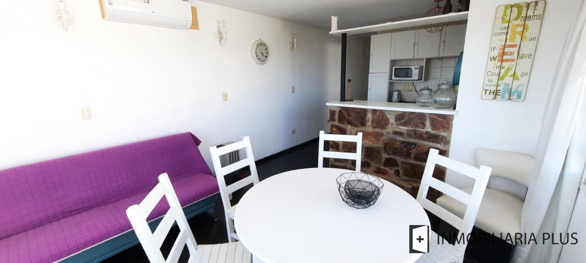 Apartamento ID.870 - Venta de Apartamento en Playa Mansa Frente al Mar de Punta del Este con 2 Dormitorios 2 Baños