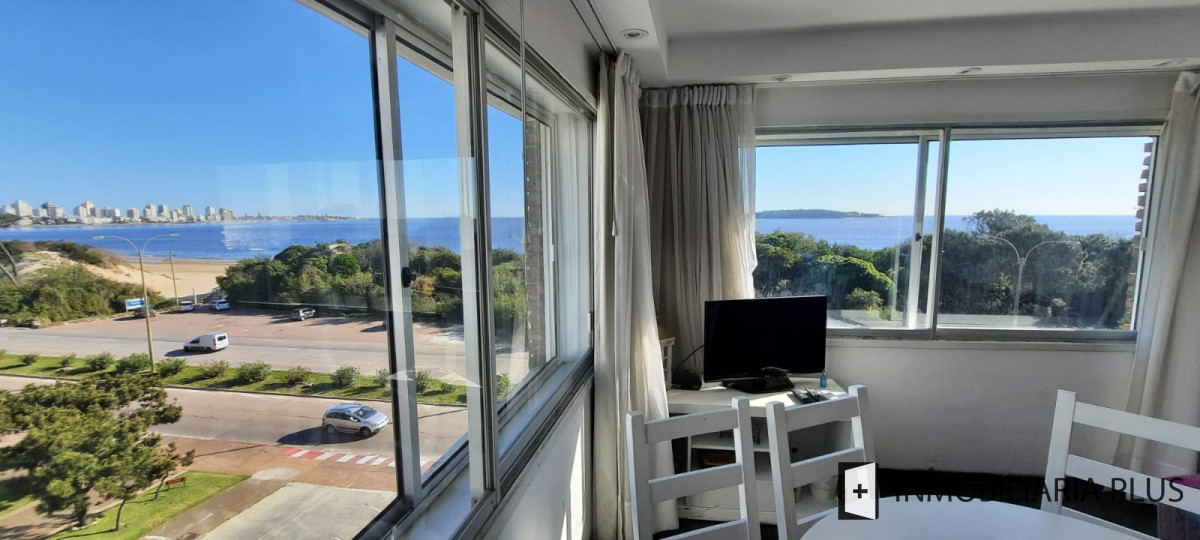 Apartamento ID.870 - Venta de Apartamento en Playa Mansa Frente al Mar de Punta del Este con 2 Dormitorios 2 Baños