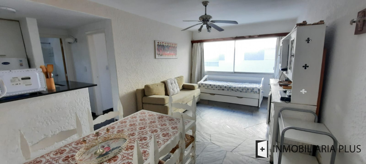 Apartamento ID.870 - Venta de Apartamento en Playa Mansa Frente al Mar de Punta del Este con 2 Dormitorios 2 Baños