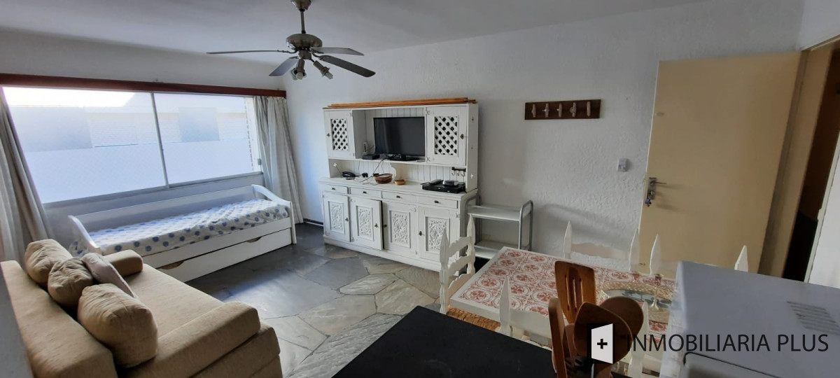Apartamento ID.870 - Venta de Apartamento en Playa Mansa Frente al Mar de Punta del Este con 2 Dormitorios 2 Baños