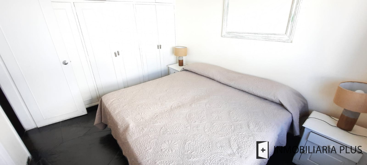 Apartamento ID.870 - Venta de Apartamento en Playa Mansa Frente al Mar de Punta del Este con 2 Dormitorios 2 Baños