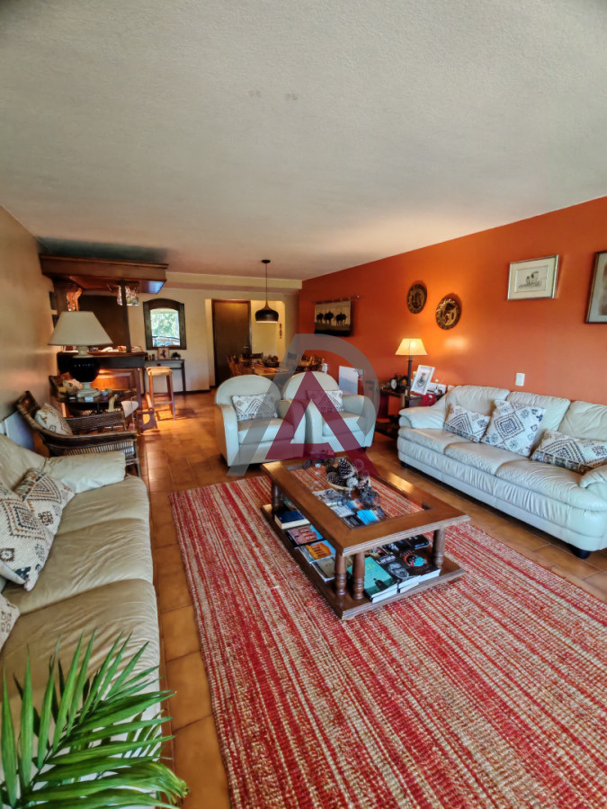 Apartamento ID.306 - VENTA APARTAMENTO 3Dorm, 3 Baños - Playa Mansa- PDE