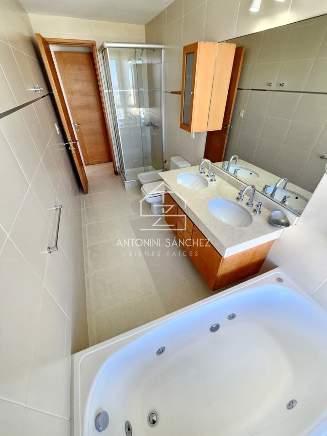 Apartamento ID.2101 - Venta apartamento 3 dormitorios Punta del Este Mansa