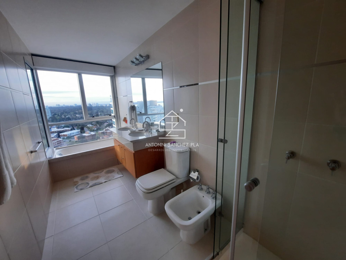 Apartamento ID.4142 - Venta Apartamento 3 Dormitorios Zona Enjoy Punta Del Este