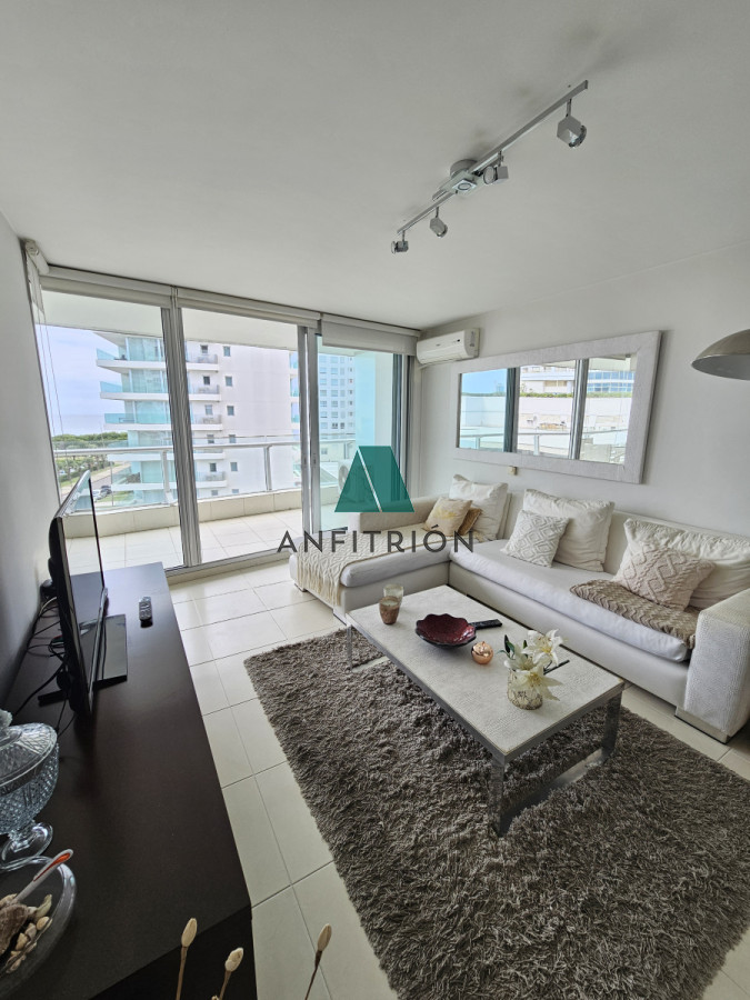 Apartamento ID.353 - **Tu Refugio en la Mansa: Elegancia y Confort en Punta del Este**