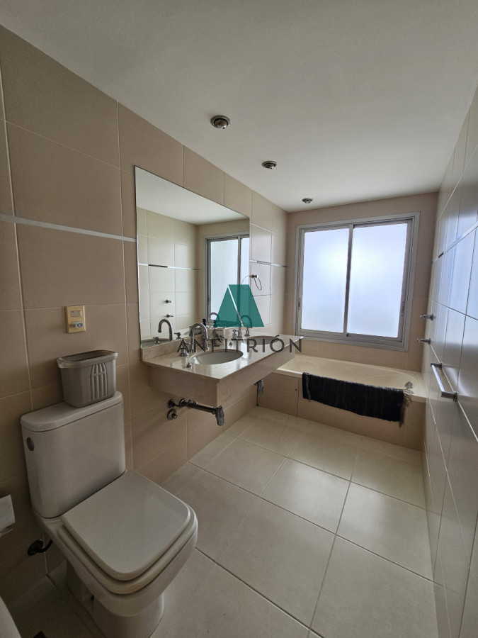 Apartamento ID.353 - **Tu Refugio en la Mansa: Elegancia y Confort en Punta del Este**