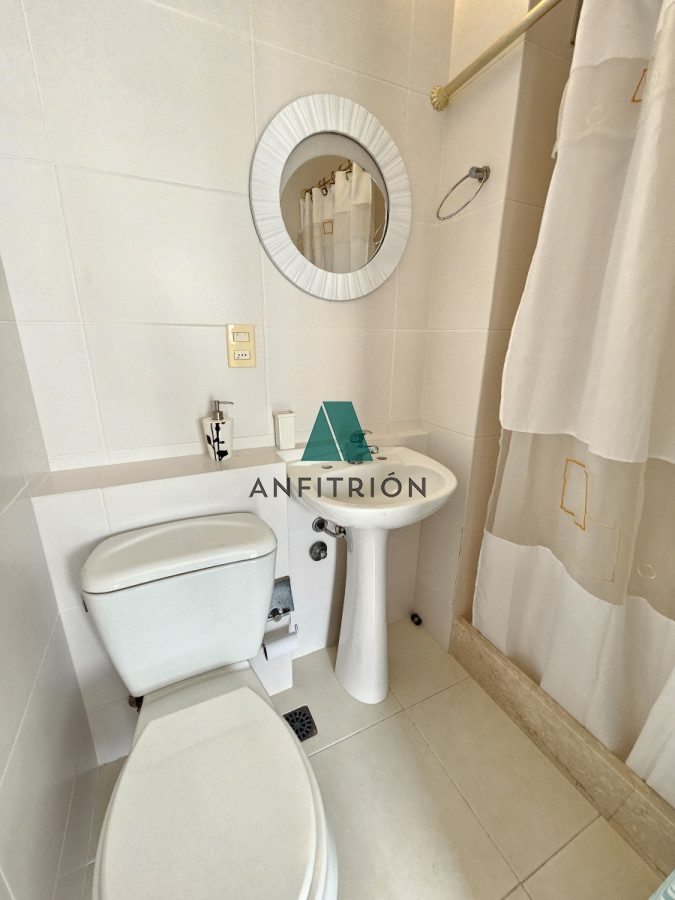 Apartamento ID.353 - **Tu Refugio en la Mansa: Elegancia y Confort en Punta del Este**