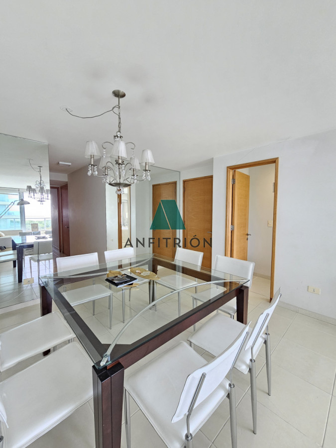 Apartamento ID.353 - **Tu Refugio en la Mansa: Elegancia y Confort en Punta del Este**