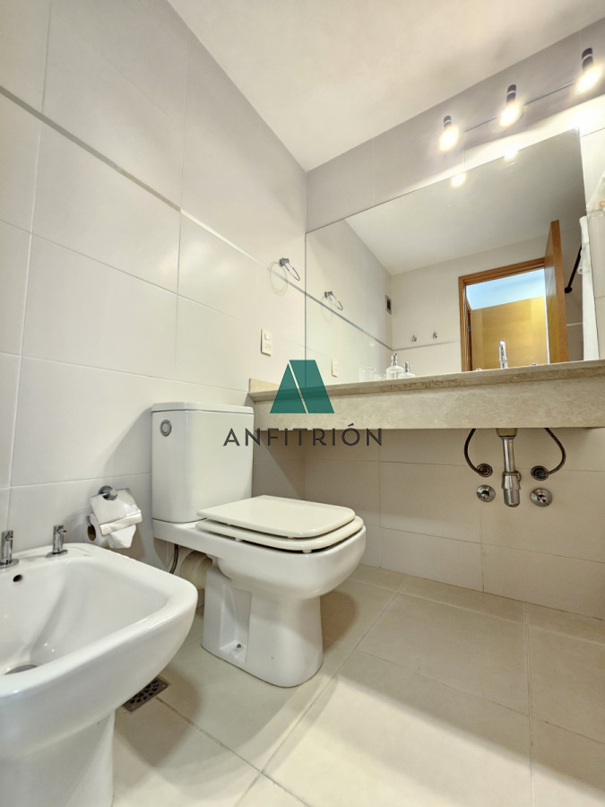 Apartamento ID.353 - **Tu Refugio en la Mansa: Elegancia y Confort en Punta del Este**