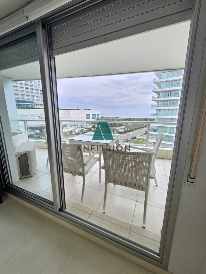 Apartamento ID.353 - **Tu Refugio en la Mansa: Elegancia y Confort en Punta del Este**