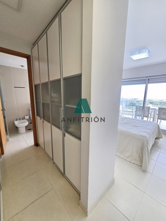 Apartamento ID.353 - **Tu Refugio en la Mansa: Elegancia y Confort en Punta del Este**