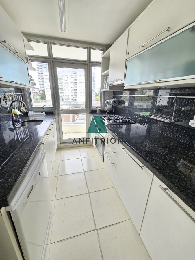 Apartamento ID.353 - **Tu Refugio en la Mansa: Elegancia y Confort en Punta del Este**