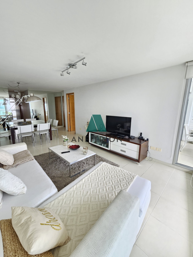 Apartamento ID.353 - **Tu Refugio en la Mansa: Elegancia y Confort en Punta del Este**